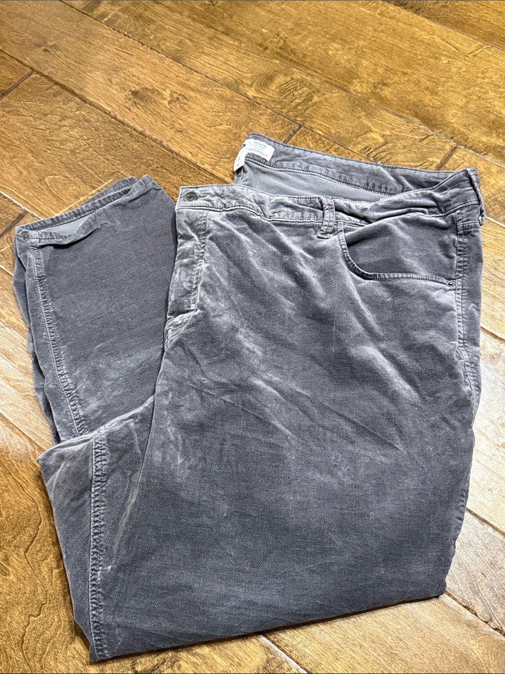 Old Navy Women's Rockstar Velvet Skinny Pants in Charcoal